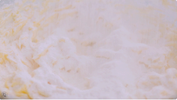 老少皆宜的蛋黃一口酥，香軟咸鮮，味美可口